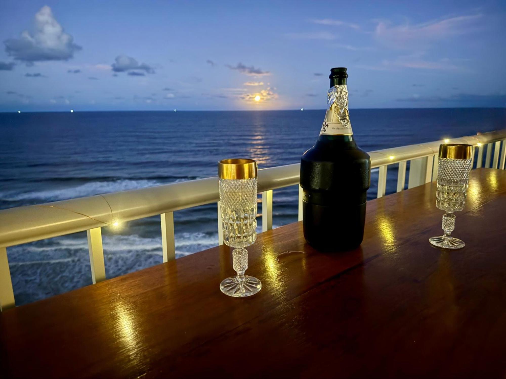 Absolutely Stunning! On The Beach !!! Gold Coast Luaran gambar