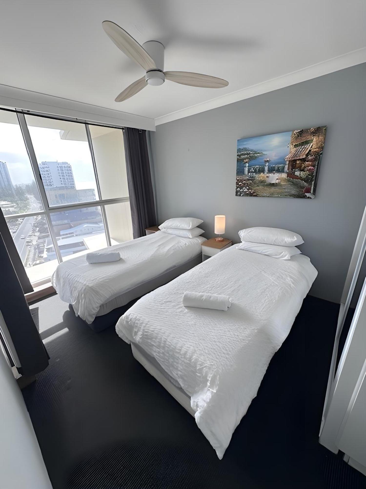 Absolutely Stunning! On The Beach !!! Gold Coast Luaran gambar