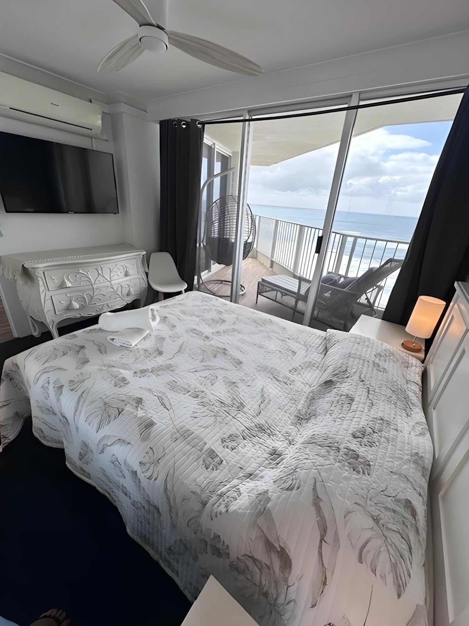 Absolutely Stunning! On The Beach !!! Gold Coast Luaran gambar